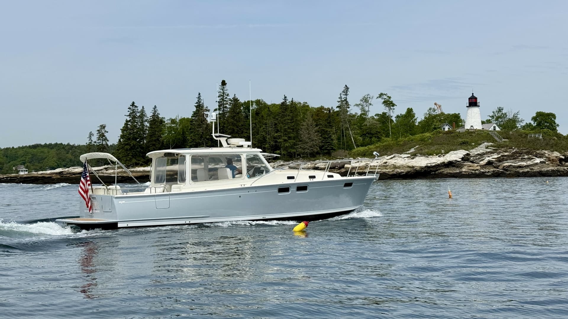 Whisper — 2016 · 44' · Pre-Owned