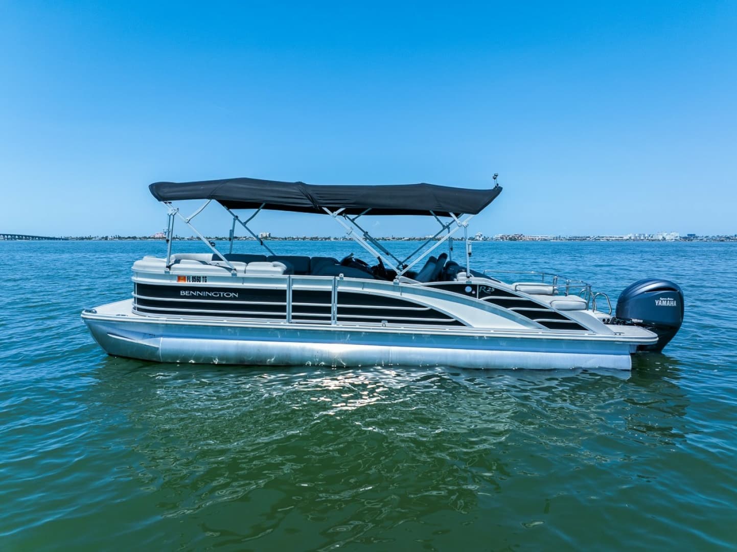 2022 Bennington R25 — 2022 · 26' · Pre-Owned