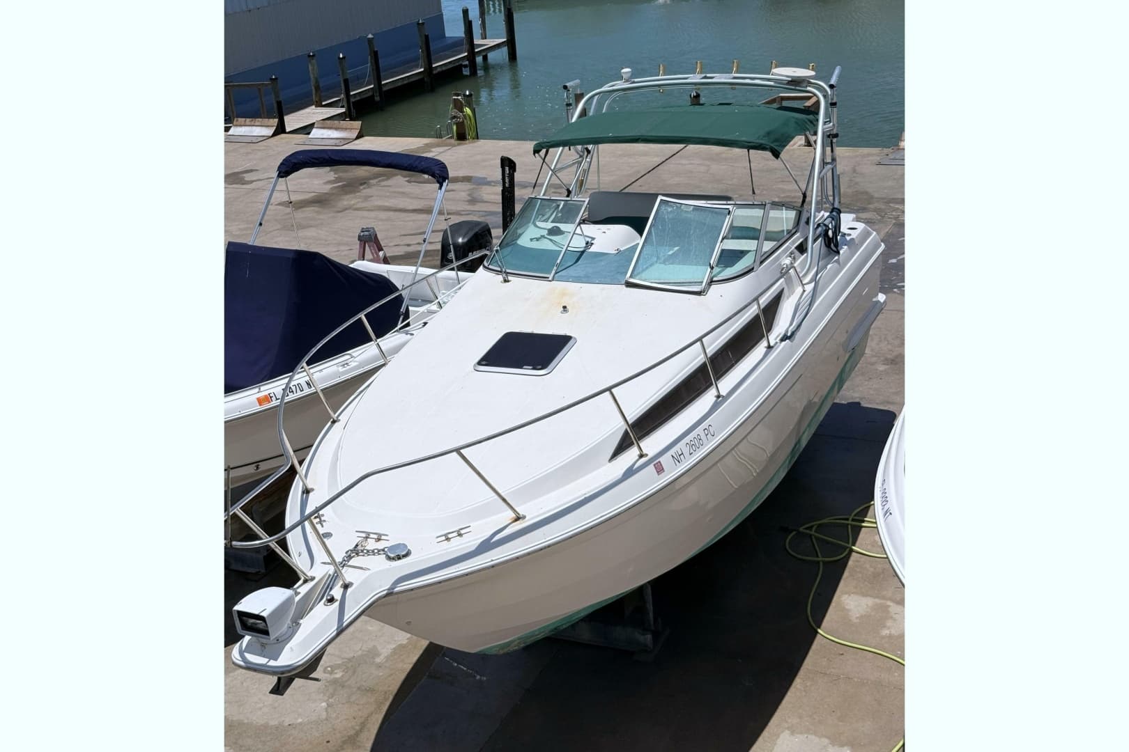 1995 Wellcraft 2700 Martinique — 1995 · 27' · 2 Cabins · Pre-Owned
