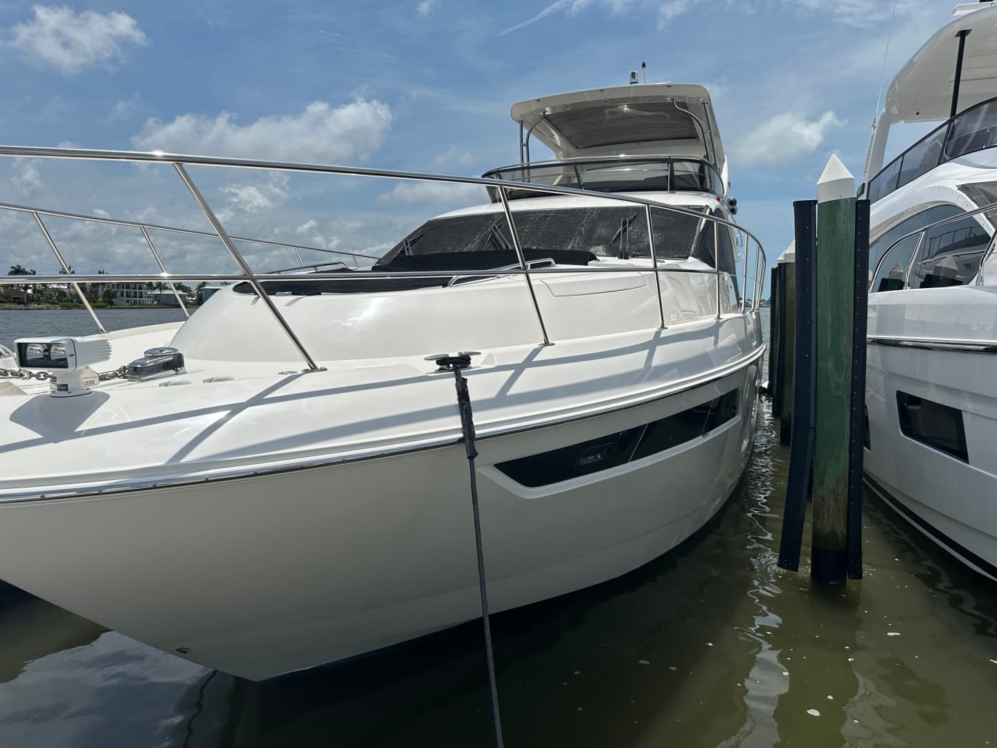 2018 Sea Ray L650 Fly — 2018 · 65' · Pre-Owned