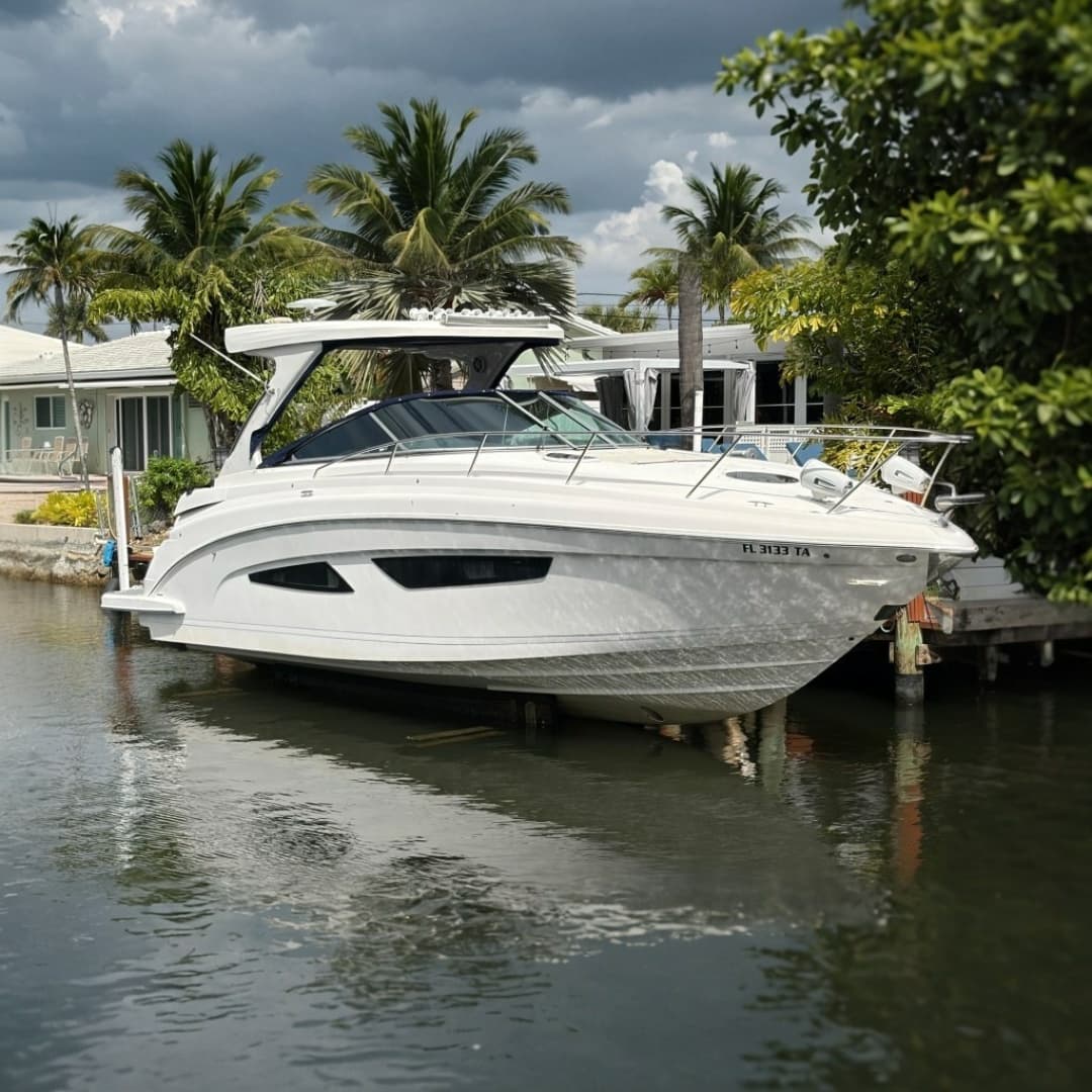 2022 Regal 33 XO — 2022 · 34' · Pre-Owned