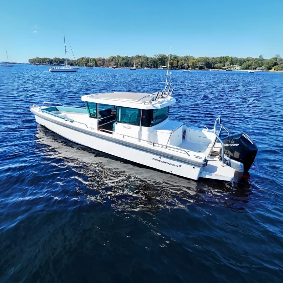 2020 Axopar 28 Cabin — 2020 · 30' · Pre-Owned