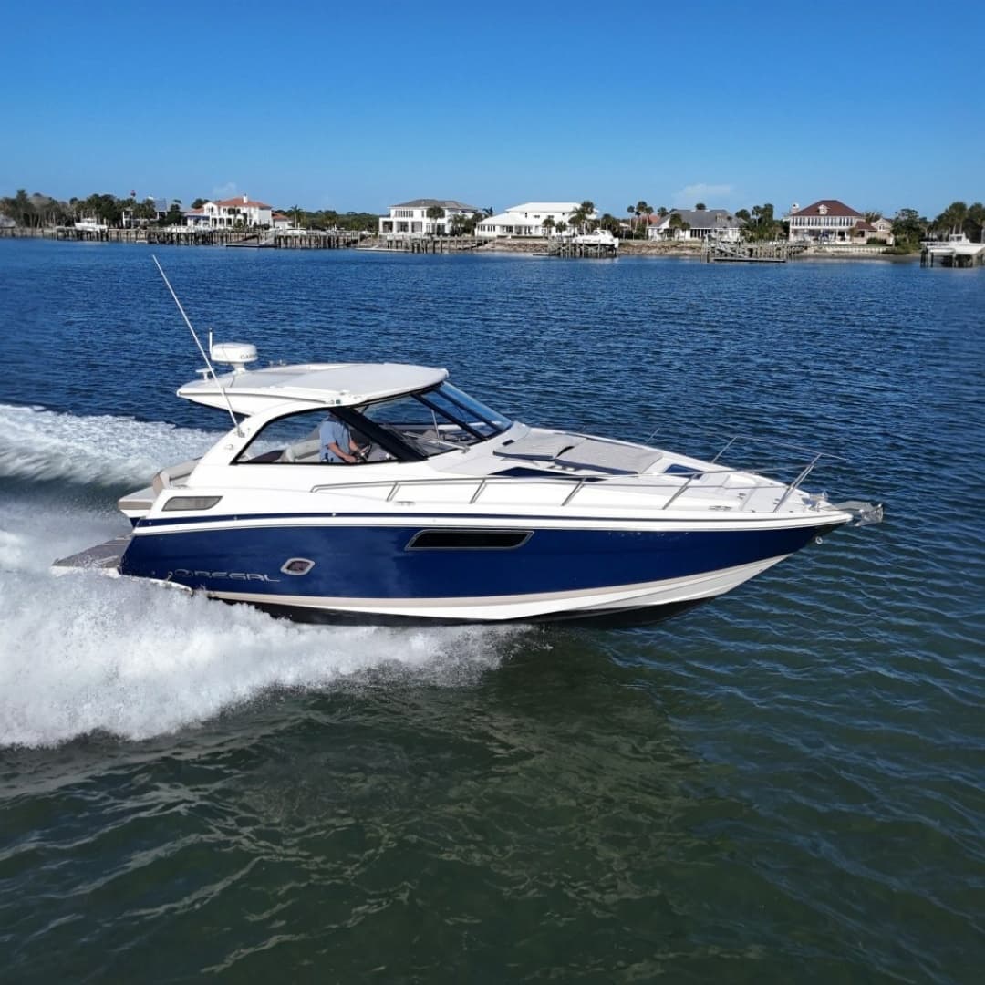 2016 Regal 35 Sport Coupe — 2016 · 35' · Pre-Owned
