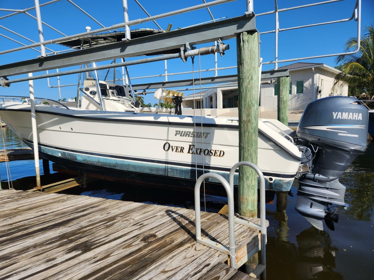 2004 Pursuit 2470 Center Console — 2004 · 26' · Pre-Owned