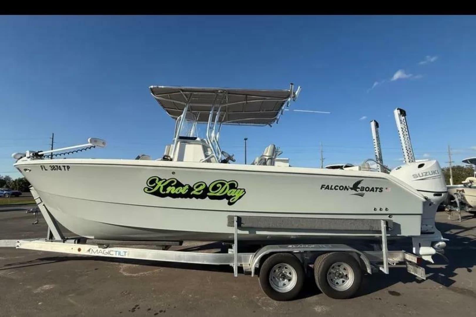 Knot 2 Day — 2023 · 22' · Pre-Owned