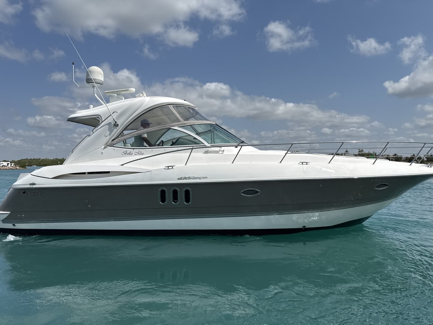 2006 Cruisers Yachts 420 Express — 2006 · 42' · 2 Cabins · Pre-Owned