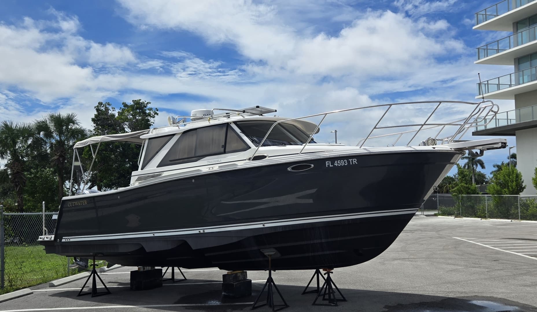 2023 Cutwater C-288 Coupe — 2023 · 30' · Pre-Owned