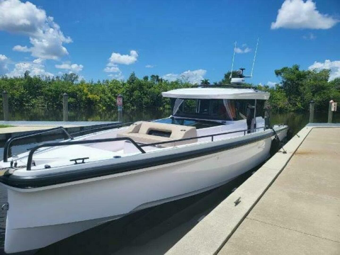2024 Axopar 37 XC CROSS CABIN — 2024 · 37' · New