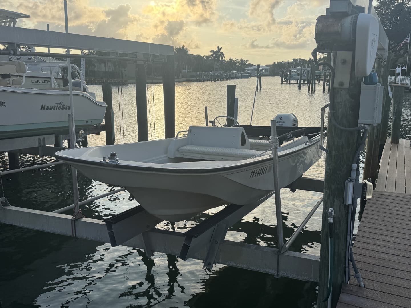 1992 Boston Whaler 17 Montauk (Sport GLS) — 1992 · 16' · Pre-Owned