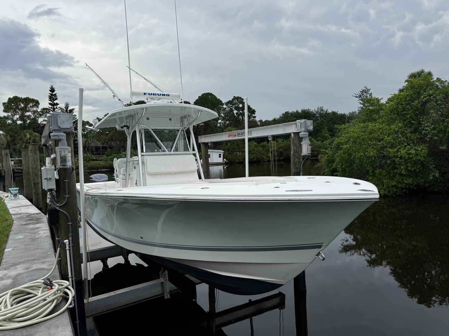 2006 Regulator 32FS — 2006 · 32' · Pre-Owned
