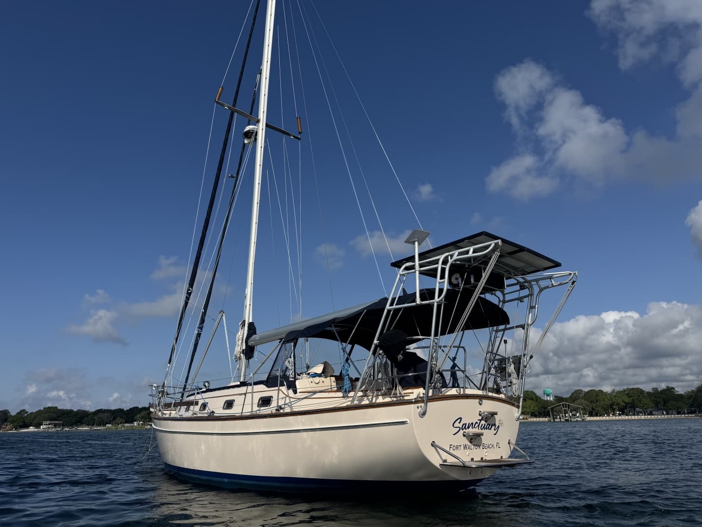 Sanctuary — 1996 · 40' · 2 Cabins · Pre-Owned