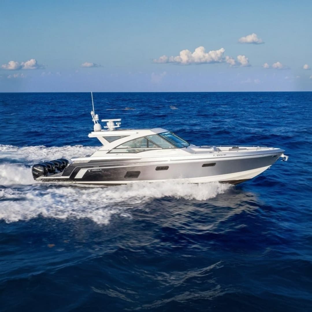 2018 Formula 430 Super Sport Crossover — 2018 · 43' · Pre-Owned