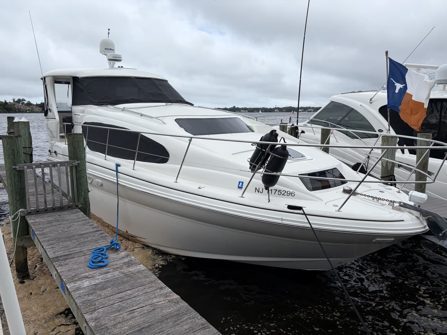 2005 Sea Ray 390 Motor Yacht — 2005 · 42' · Pre-Owned
