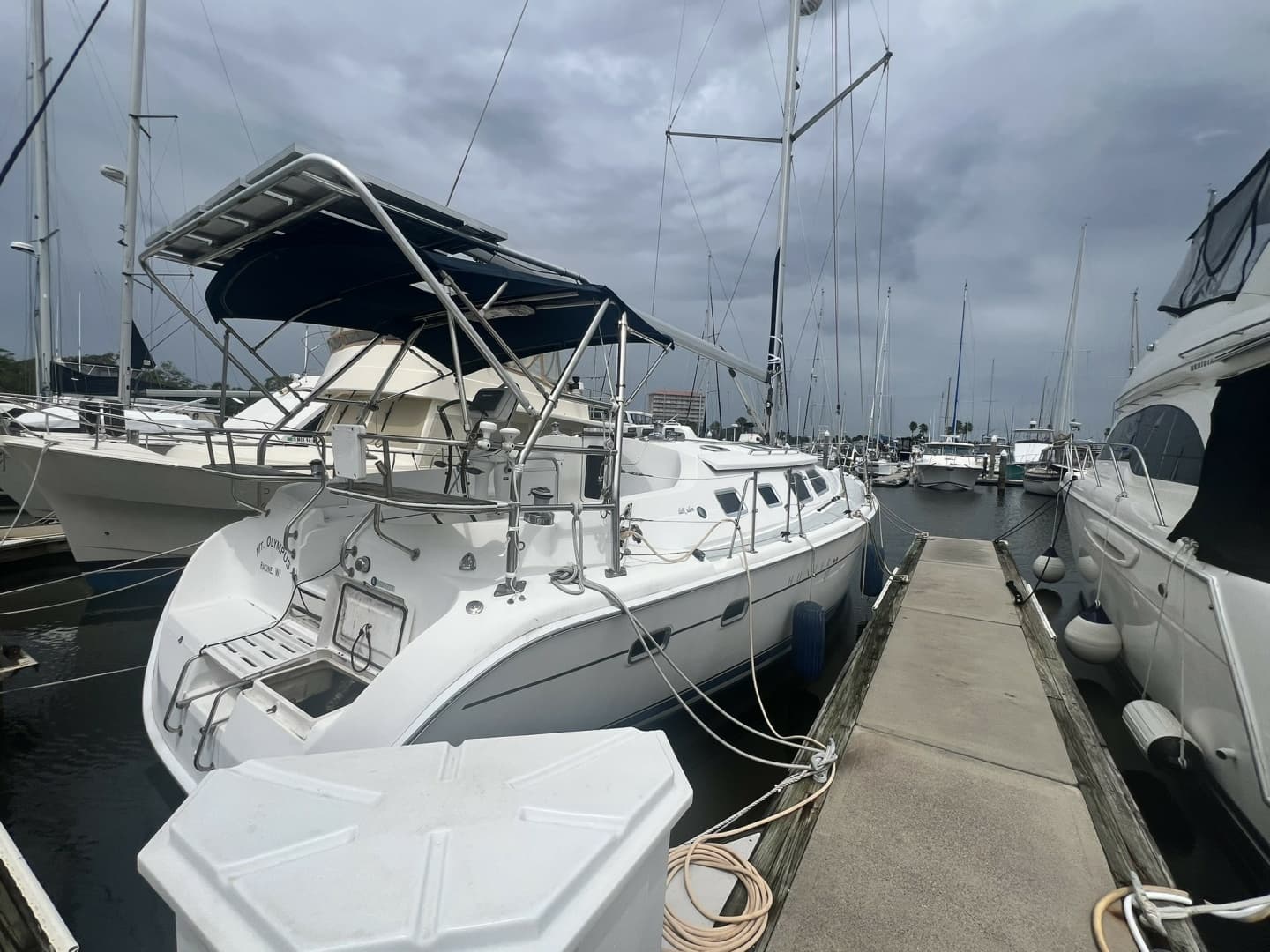 Mt. Olympus — 2007 · 40' · 3 Cabins · Pre-Owned