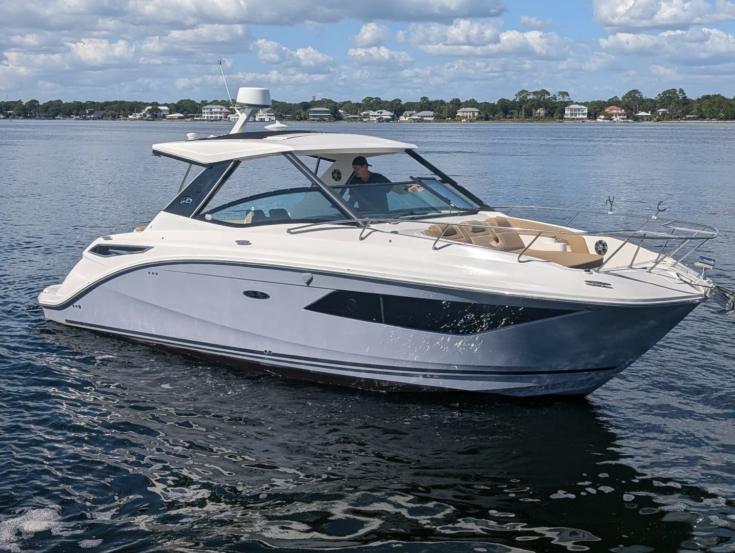2019 Sea Ray Sundancer 320 — 2019 · 32' · Pre-Owned