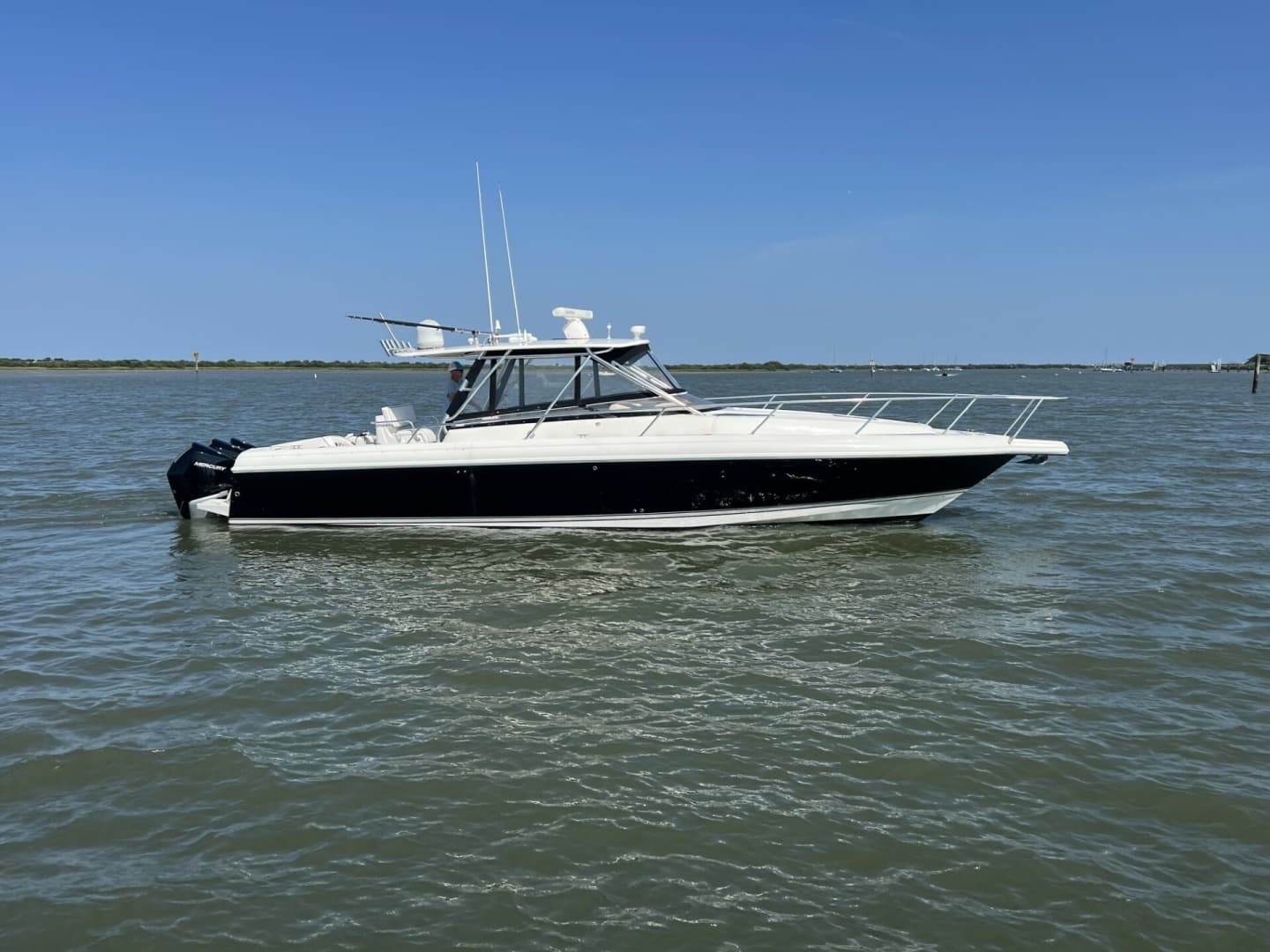 FINSURE — 2007 · 38' · 1 Cabin · Pre-Owned