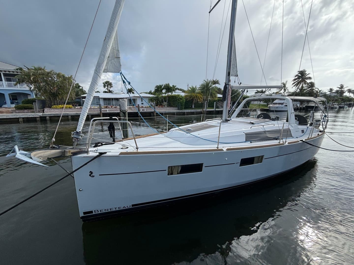 Rio Babe — 2015 · 34' · 2 Cabins · Pre-Owned