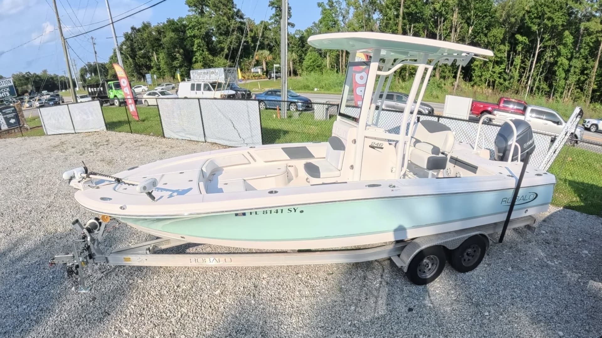 2021 Robalo 246 Cayman — 2021 · 24' · Pre-Owned