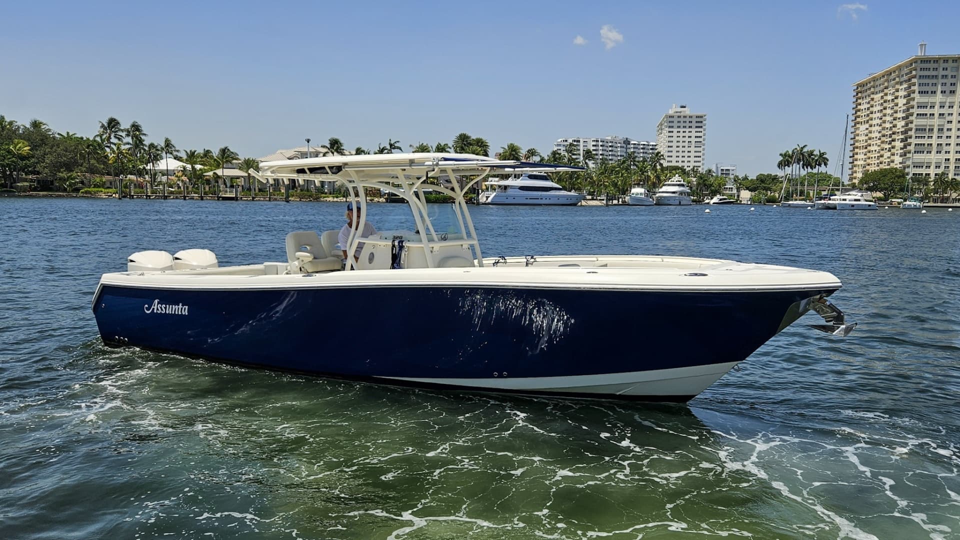2014 Sailfish 320CC — 2014 · 31' · Pre-Owned