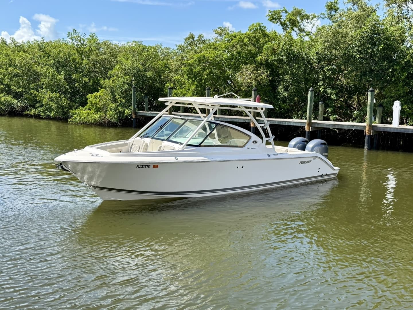 2022 Pursuit DC 266 Dual Console — 2022 · 27' · Pre-Owned