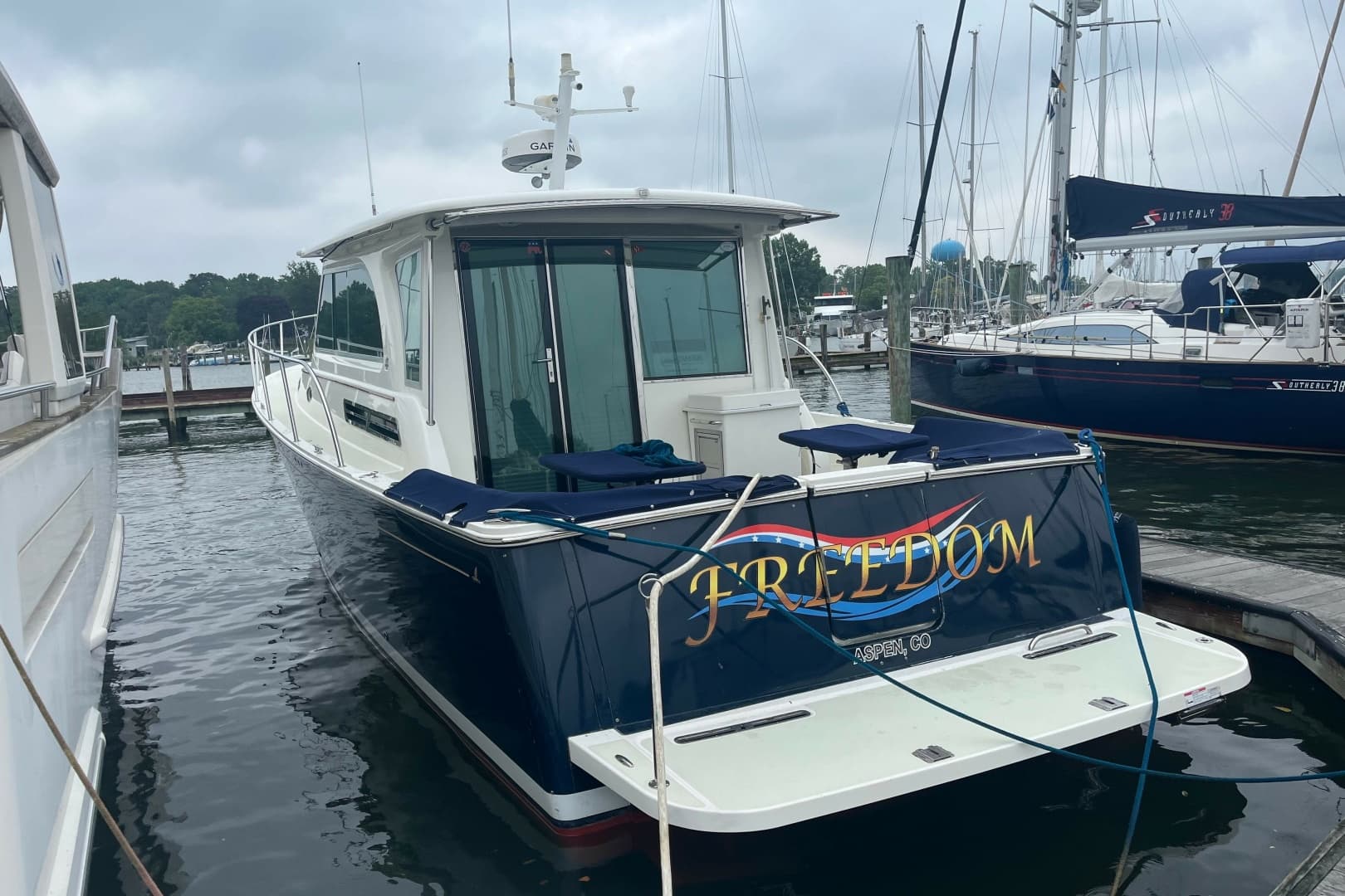 Freedom — 2018 · 41' · 2 Cabins · Pre-Owned