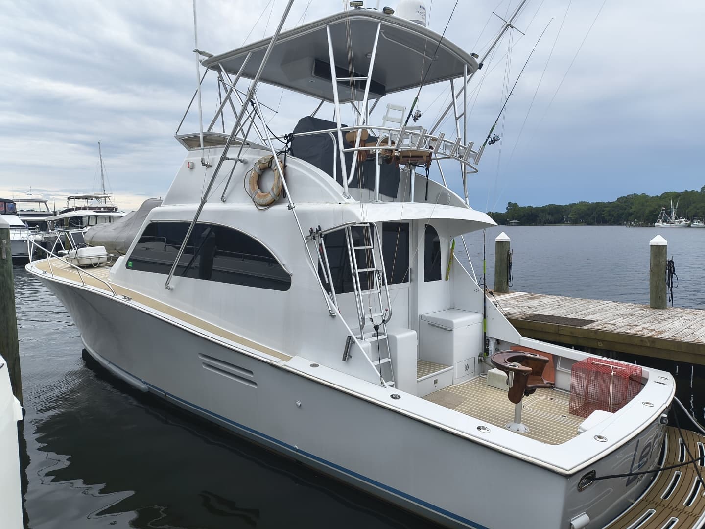 Leroy — 1998 · 46' · 2 Cabins · Pre-Owned