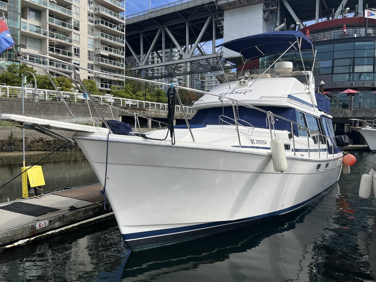 1987 Bayliner 3270 Motoryacht — 1987 · 34' · Pre-Owned