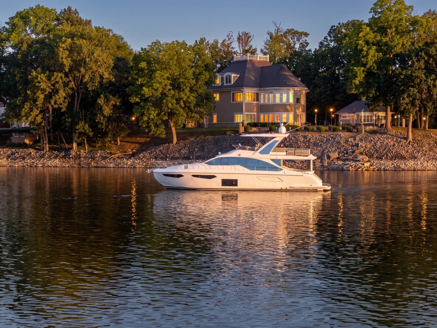 2024 Azimut FLY 60 — 2024 · 60' · Pre-Owned