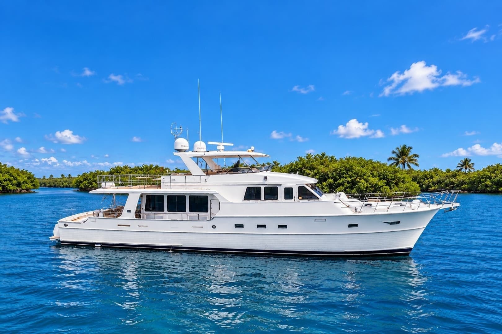 APRES SKI — 2008 · 72' · 3 Cabins · Pre-Owned