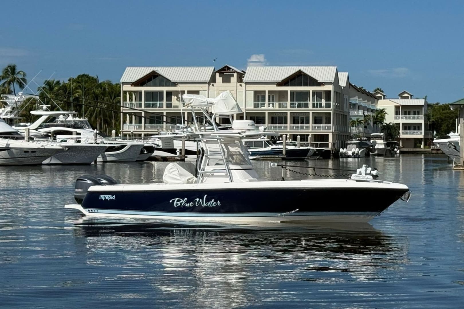 BLUE WATER — 2014 · 32' · Pre-Owned