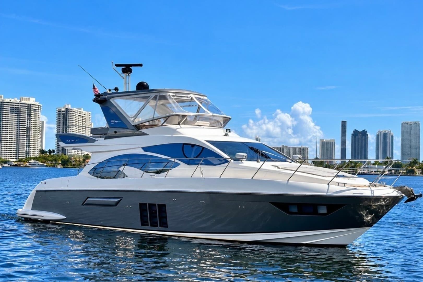 2015 Azimut 54 — 2015 · 54' · 1 Cabin · Pre-Owned