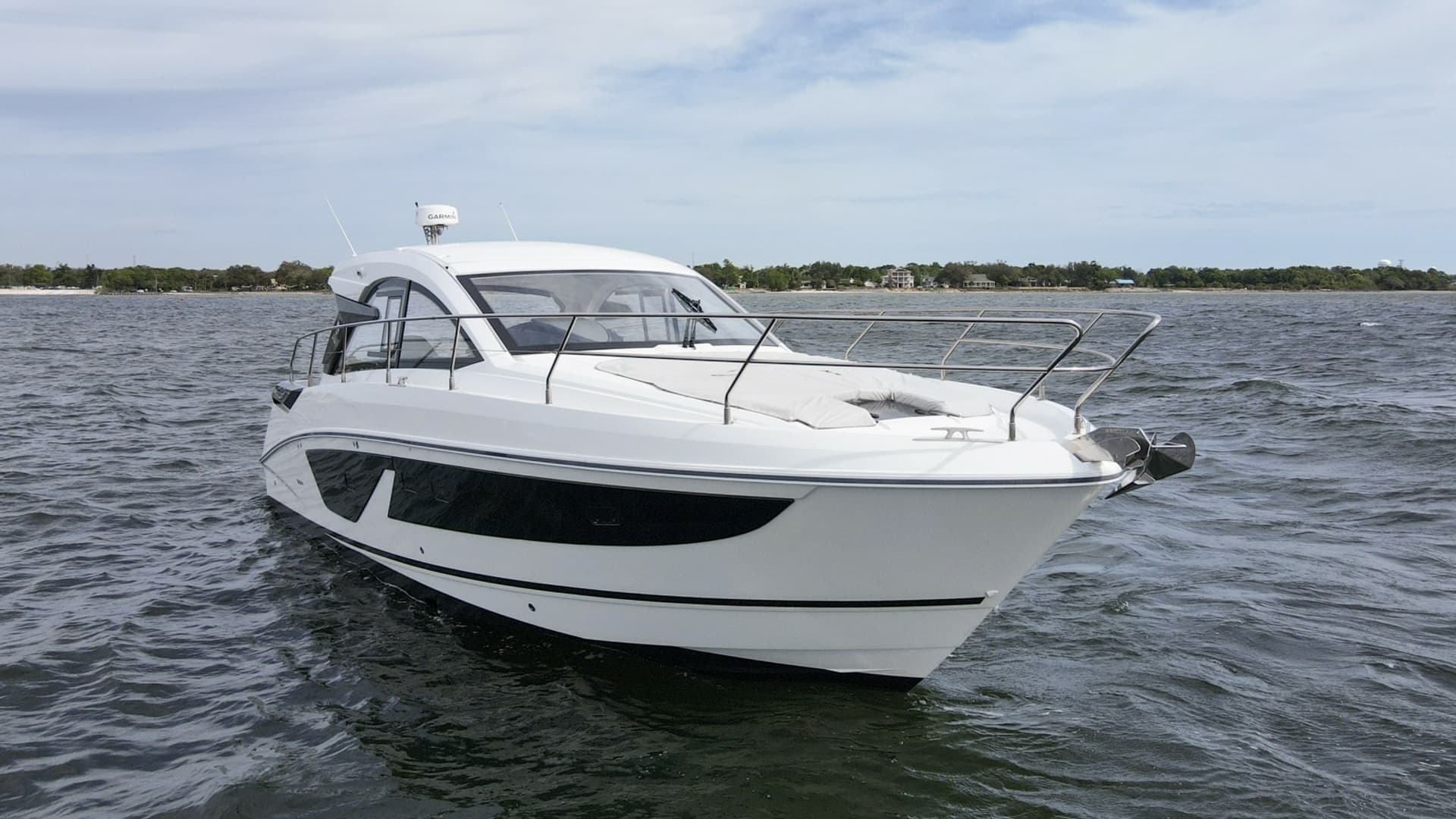 War Downs Eagle — 2022 · 41' · 2 Cabins · Pre-Owned
