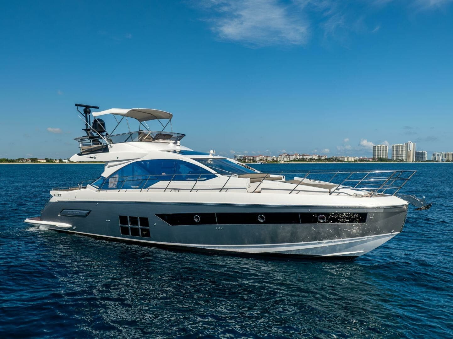 Azure — 2021 · 60' · 3 Cabins · Pre-Owned