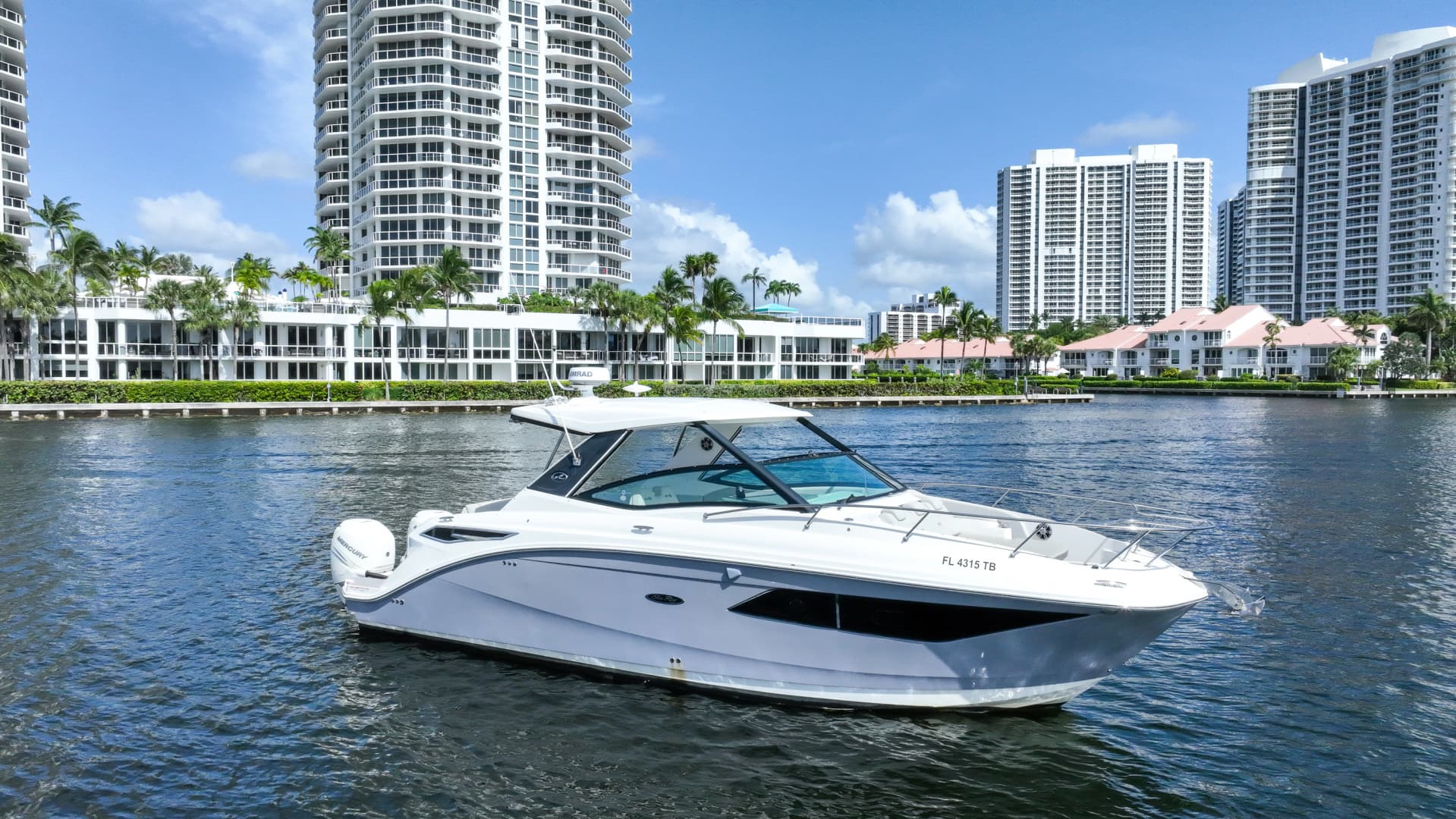 2022 Sea Ray Sundancer 320 OB — 2022 · 34' · 1 Cabin · Pre-Owned