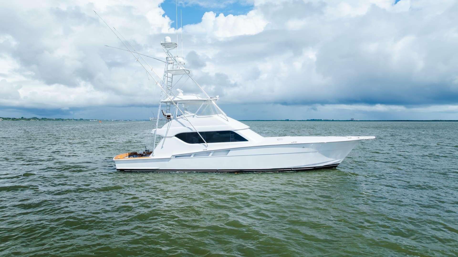 Water's Edge — 2005 · 60' · 3 Cabins · Pre-Owned