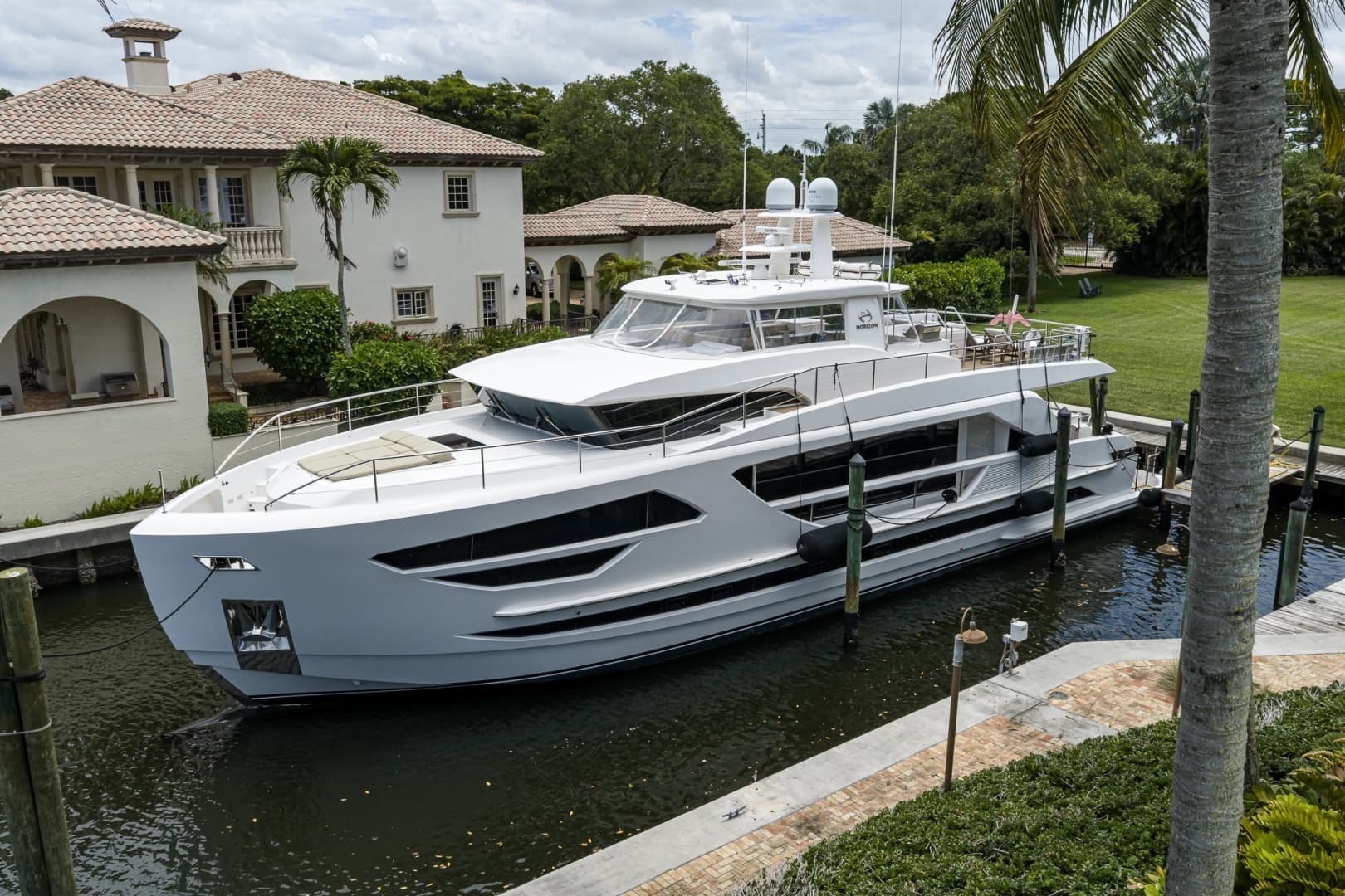Midnight Moon — 2018 · 85' · 5 Cabins · Pre-Owned