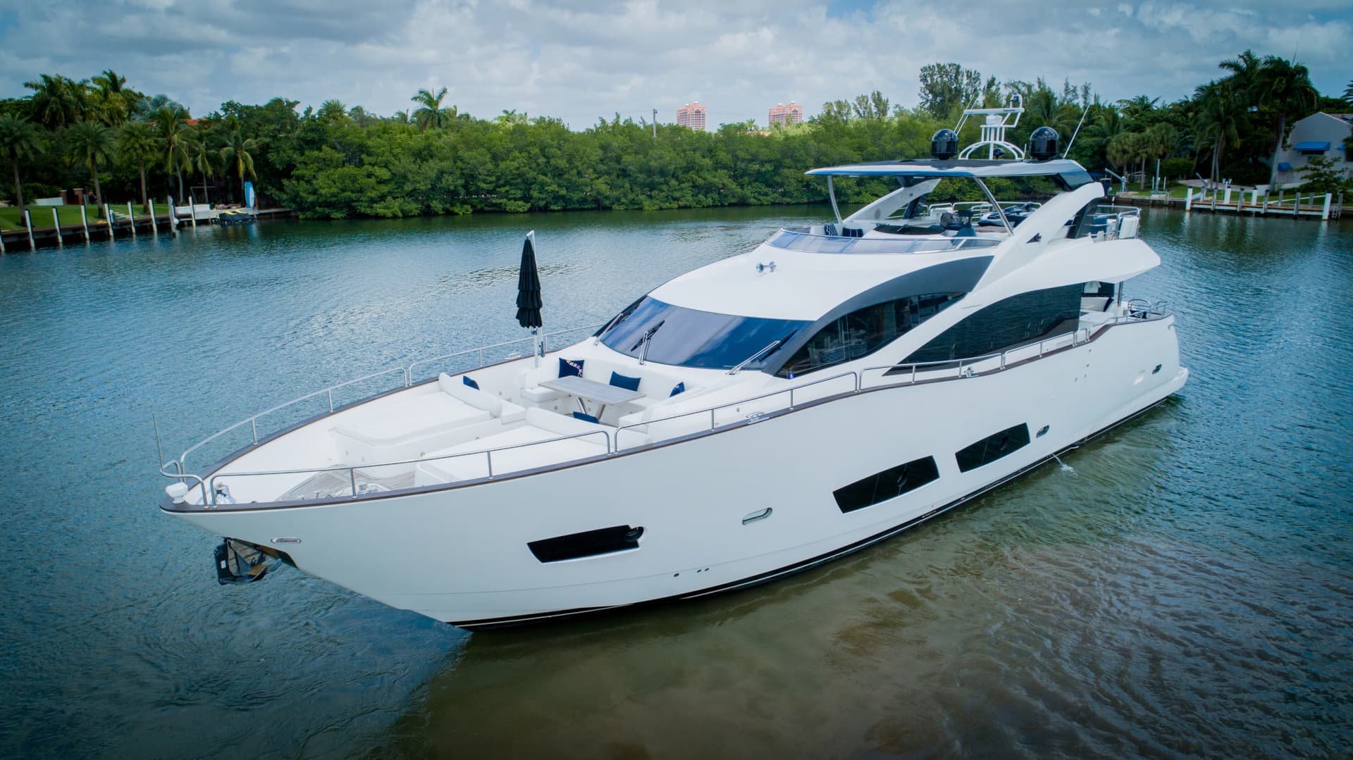 2015 Sunseeker 28 Metre Yacht — 2015 · 92' · 4 Cabins · Pre-Owned
