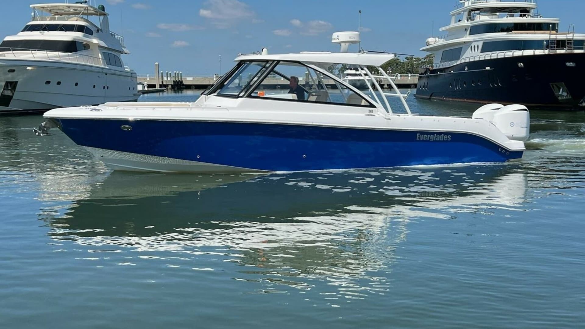 Solamore — 2019 · 33' · 2 Cabins · Pre-Owned