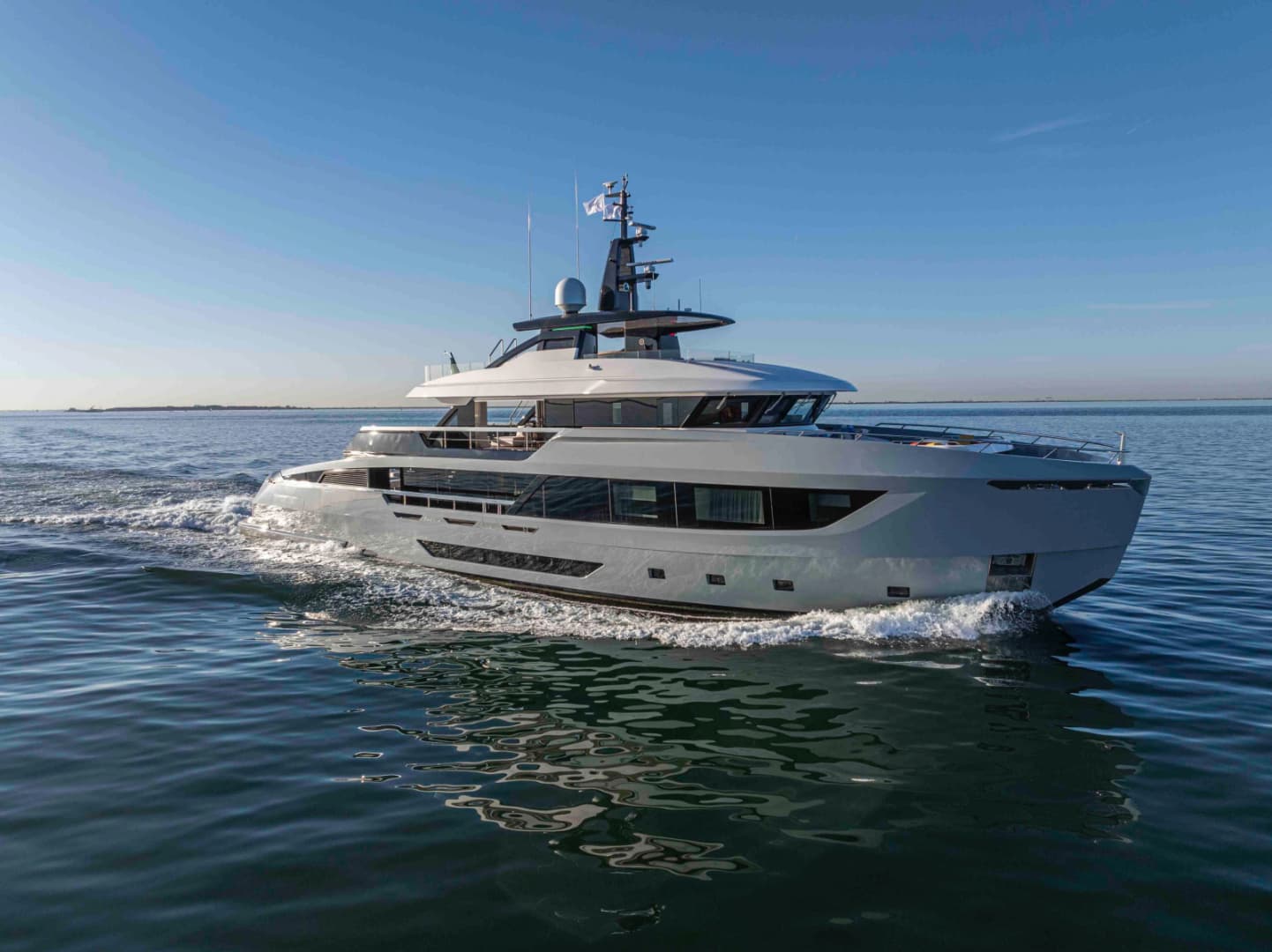 DOGE 400 — 2028 · 132' · 5 Cabins · New