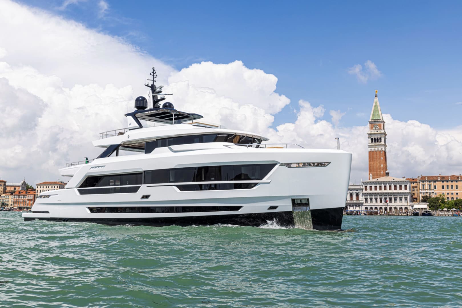 DUCALE 120 — 2028 · 118' · 5 Cabins · New