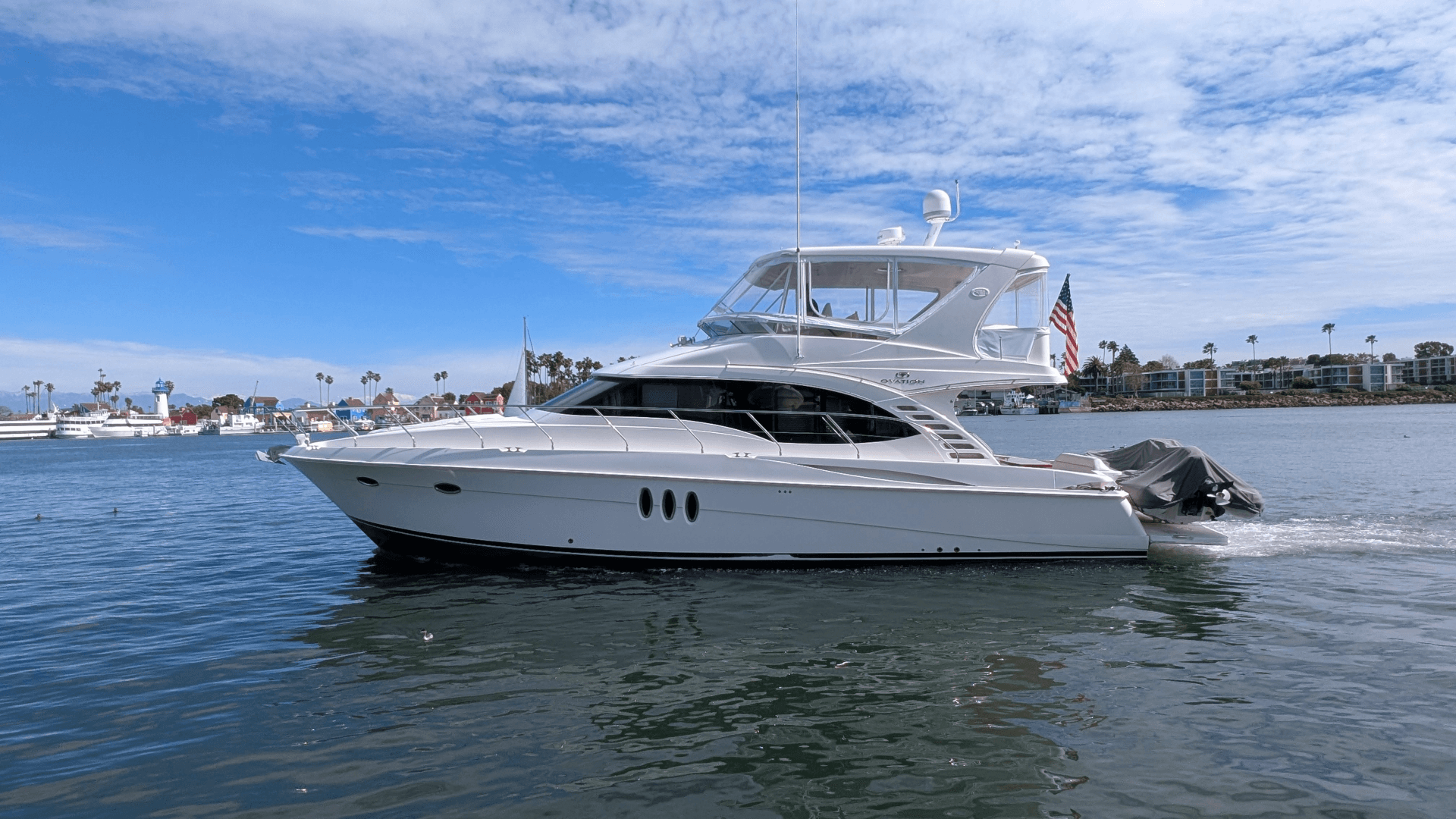 Lone Star — 2010 · 52' · 3 Cabins · Pre-Owned