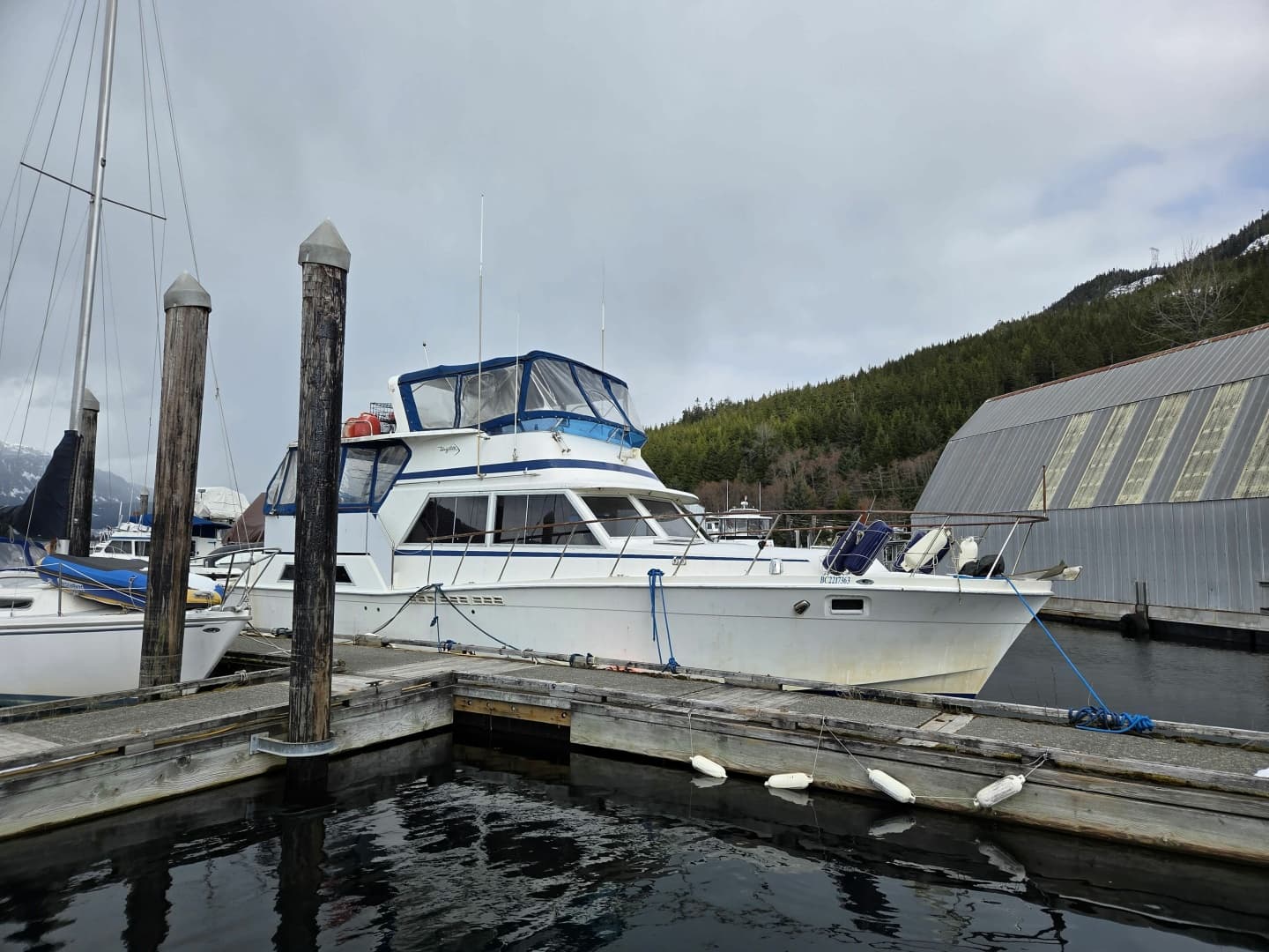 1981 Uniflite MY — 1981 · 48' · Pre-Owned