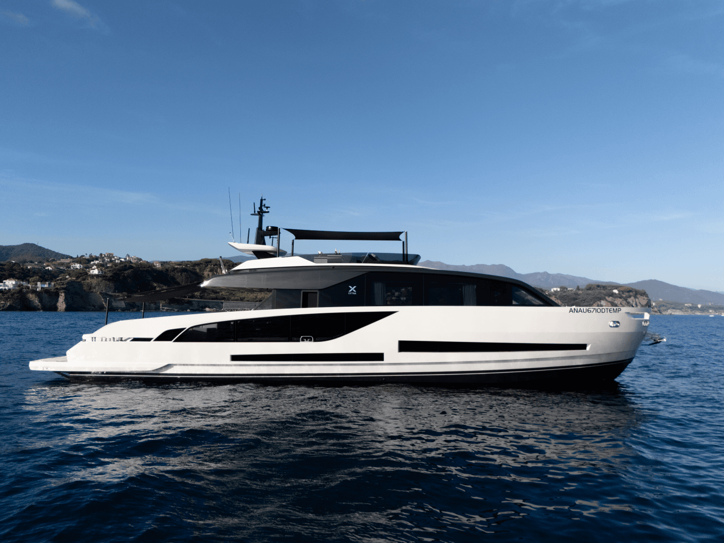 X90 FAST — 2027 · 90' · 4 Cabins · New