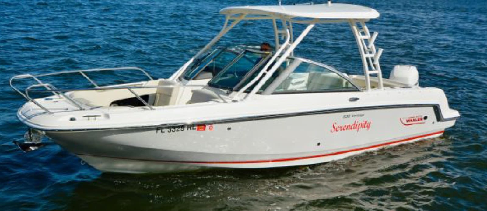 BOSTON WHALER 230 VANTAGE — 2017 · 24.64' · Pre-Owned