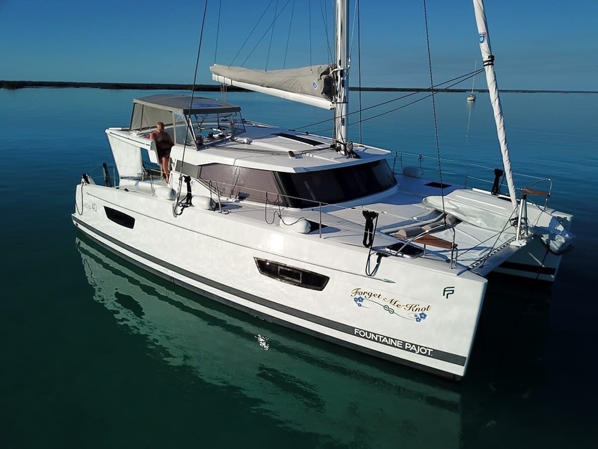 FORGET ME KNOT — 2017 · 39.99' · 4 Cabins · Pre-Owned
