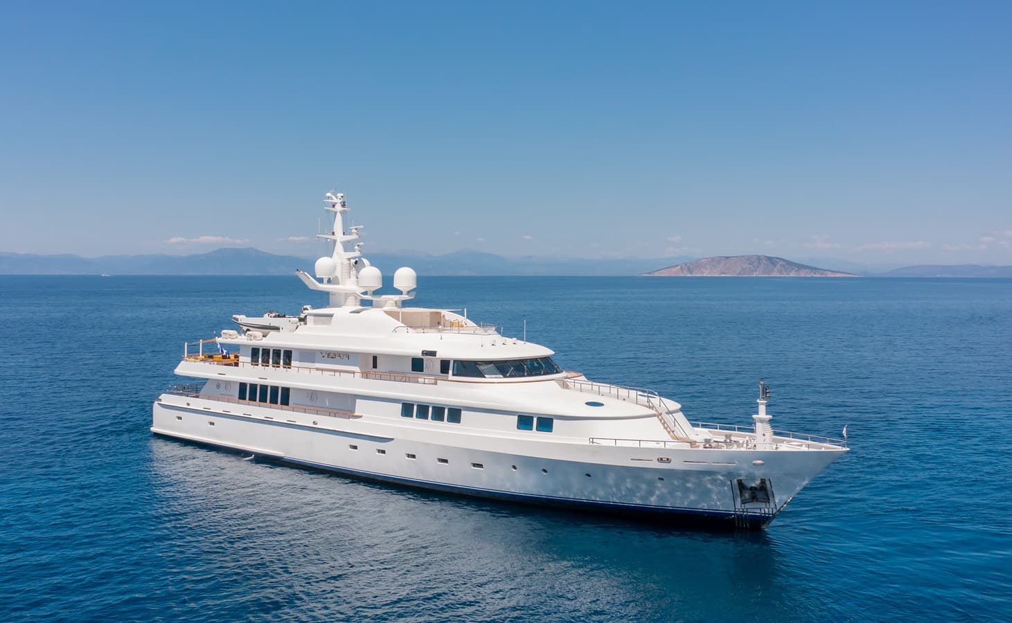 VERA — 2000 · 170.6' · 6 Cabins · Pre-Owned