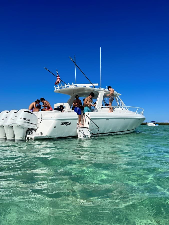 - — 2008 · 38.98' · 1 Cabin · Pre-Owned