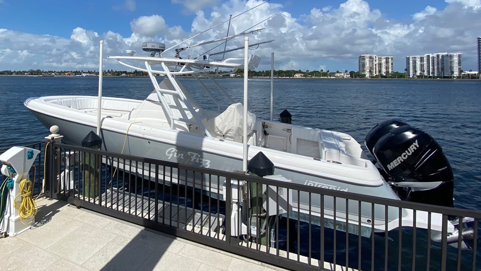 GIN FIZZ — 2012 · 32.58' · Pre-Owned