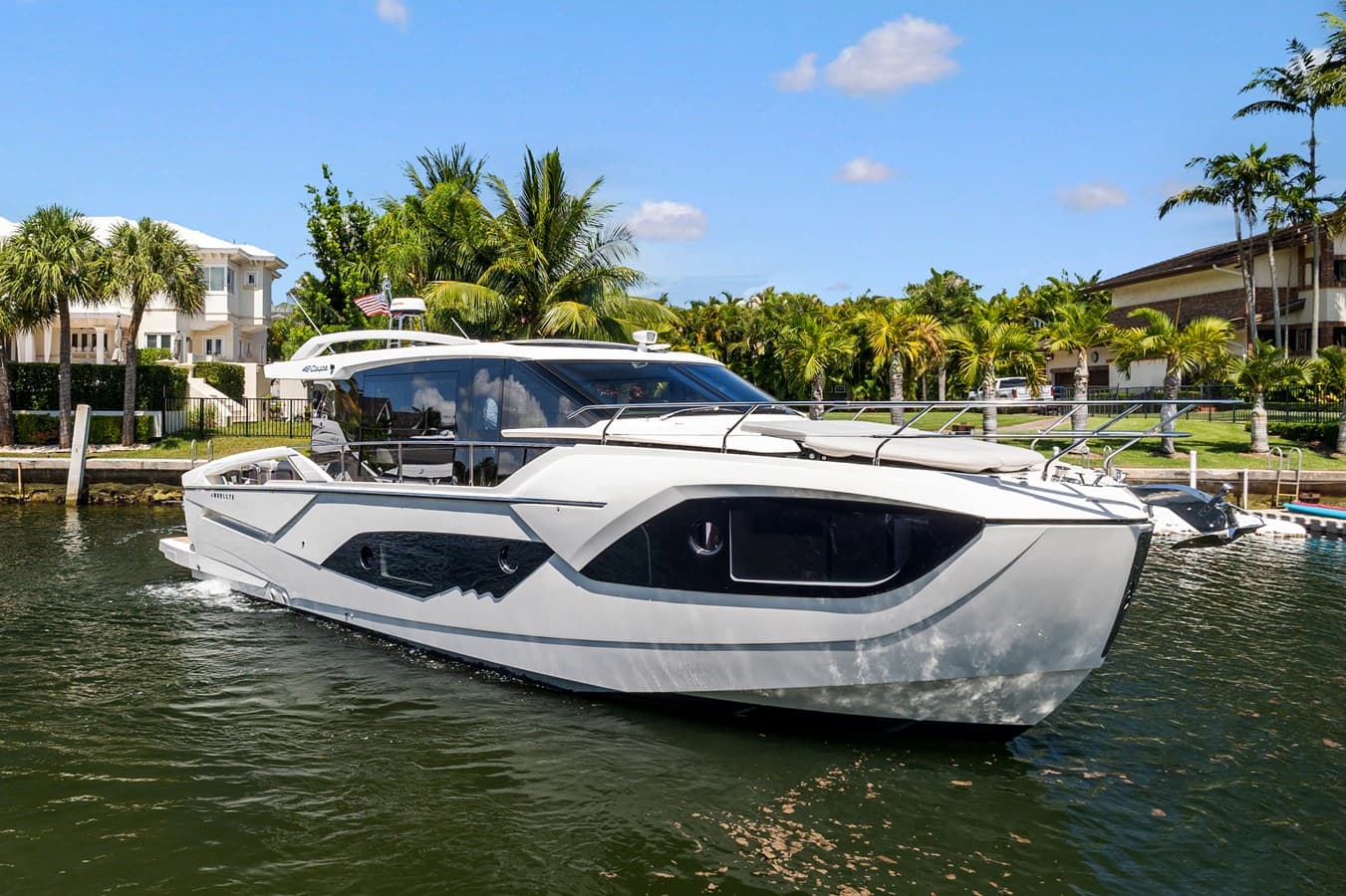 - — 2022 · 48' · 3 Cabins · Pre-Owned
