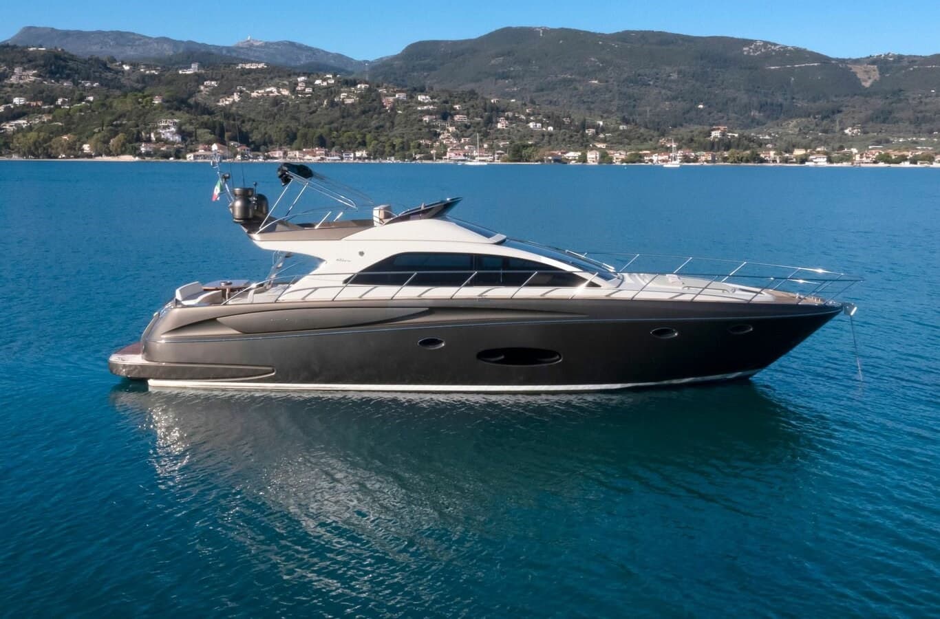 - — 2009 · 56' · 3 Cabins · Pre-Owned